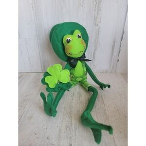 Annalee frog leprechaun holding clover St Patrick's Day plush home figure